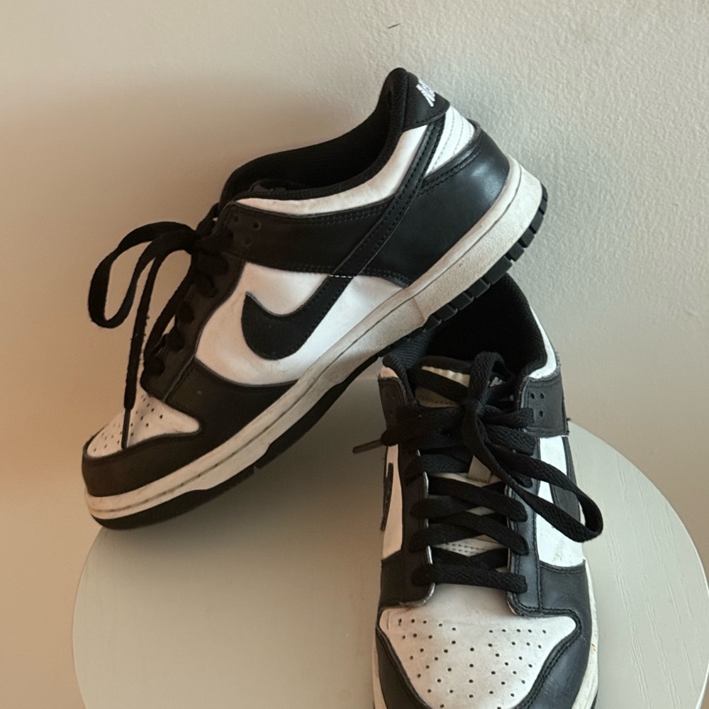 Nike Black and White Women's Sneakers